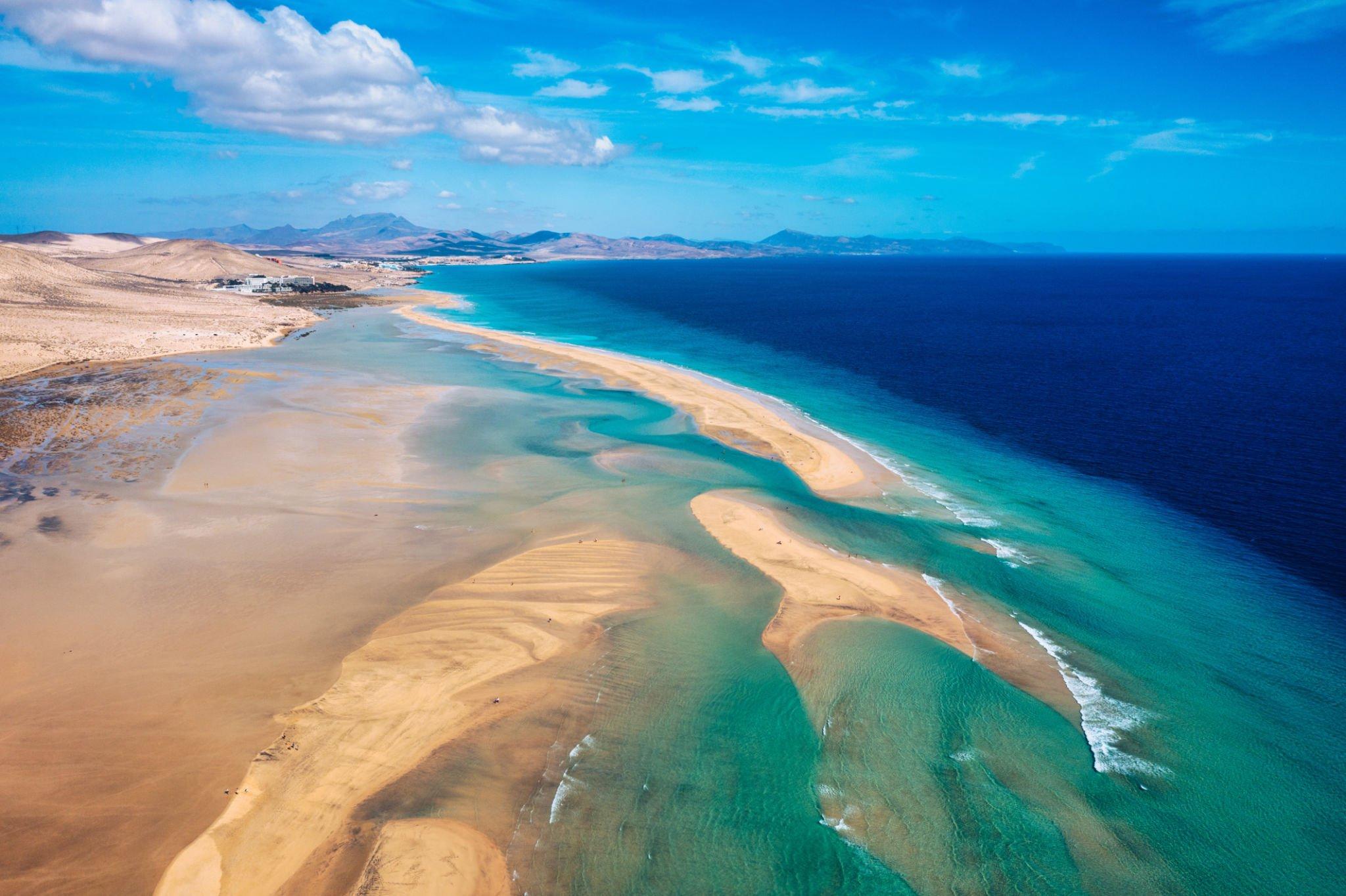 Vista aérea de la laguna de Sotavento con bancos de arena y agua turquesa