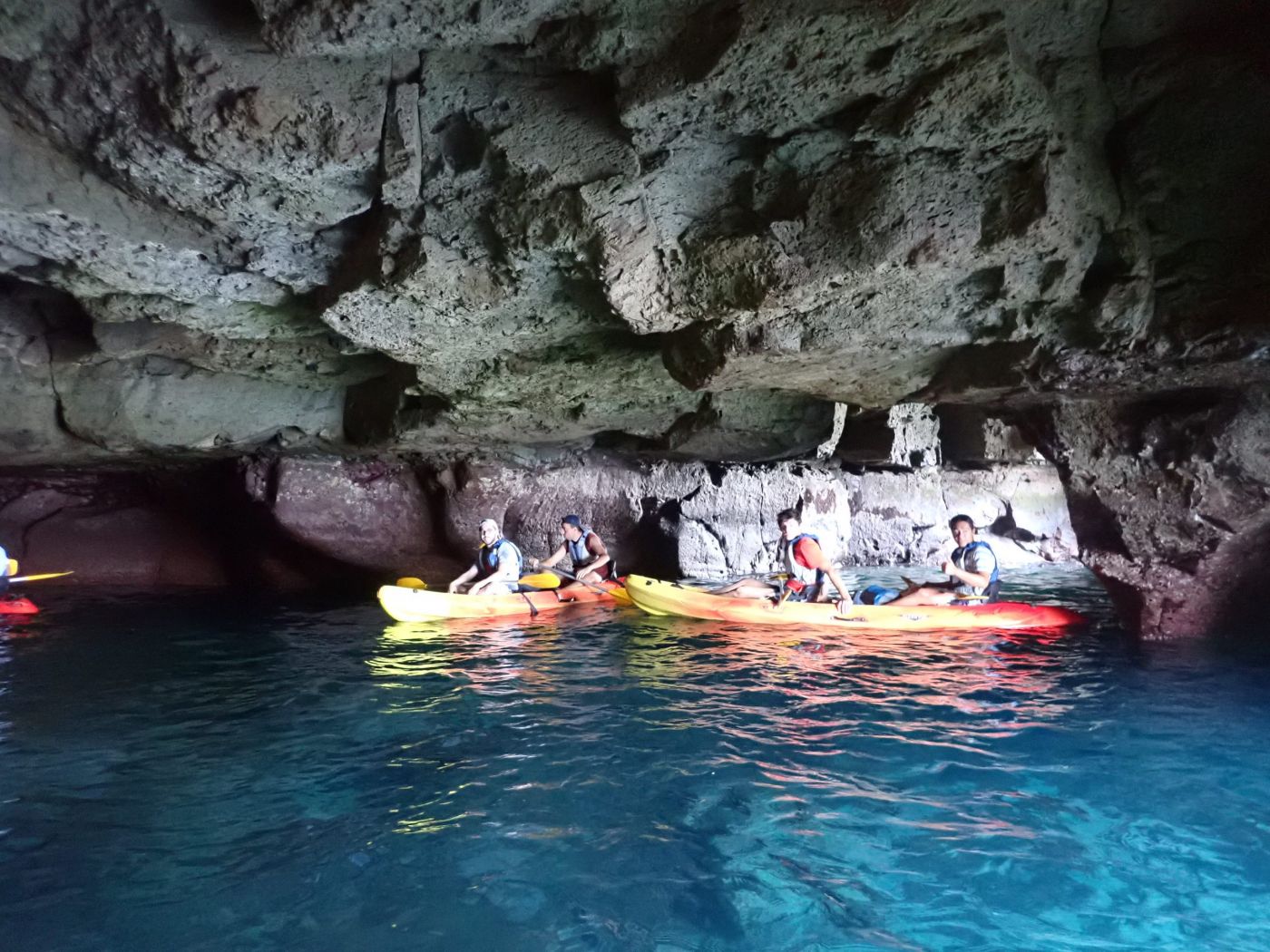Kayak por las cuevas submarinas de Gran Canaria - MyMonkeyGuide
