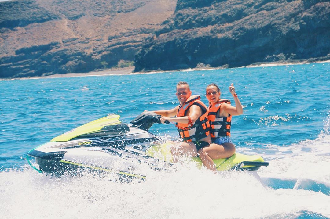 Moto de agua por la costa de Lanzarote